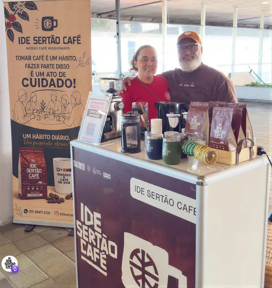 Os fundadores do Ide Sertão Café no estande de degustação